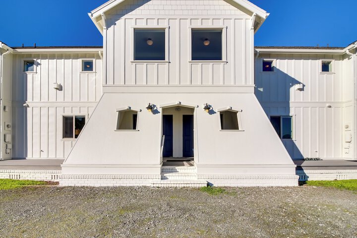Scenic Bandon Vacation Rental w / Beach Access!