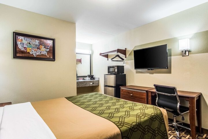 Room 25 of 43