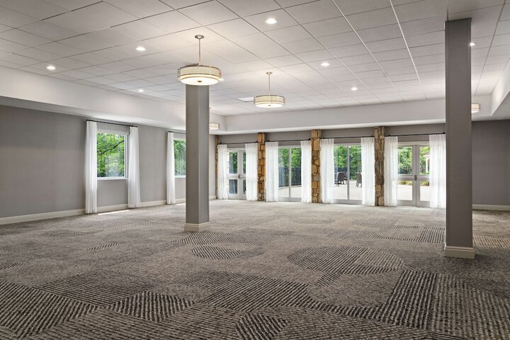 DoubleTree by Hilton Pittsburgh Airport