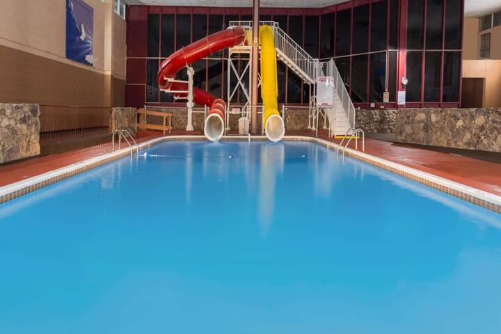 RAMADA BY WYNDHAM MEDFORD HOTEL AND CONF