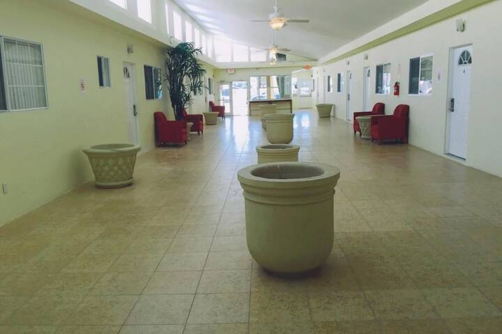 Europa Inn & Suites