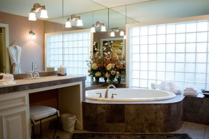 The Sanford House Inn & Spa