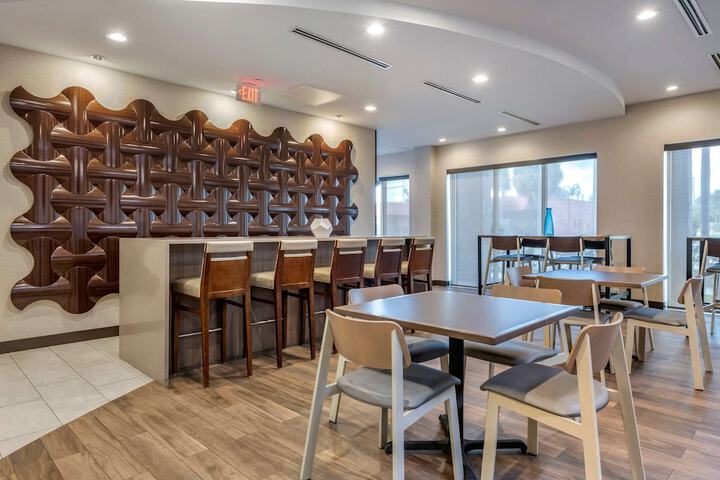 Comfort Suites Fort Lauderdale Airport & Cruise Port