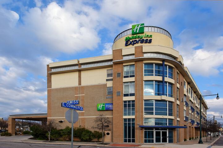 Hotel 2 of 65