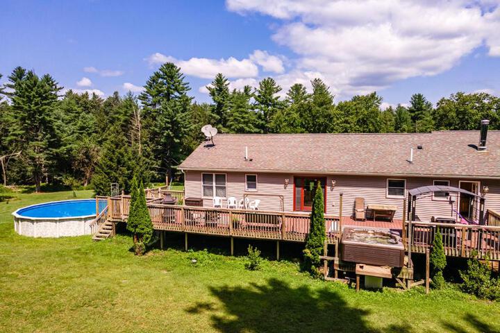 Southwoods Mountain Estate -private mansion pool, hottub+ 15 acres