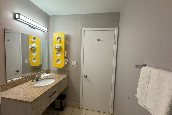 Room 13 of 18