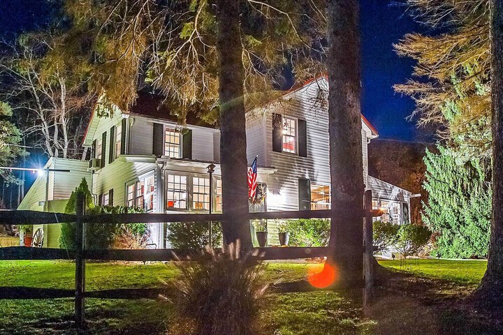 3-acre Lodge w / Snowmobile & Four-wheeling Trails