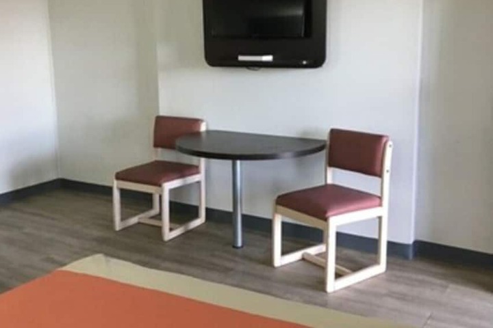 Room 13 of 18