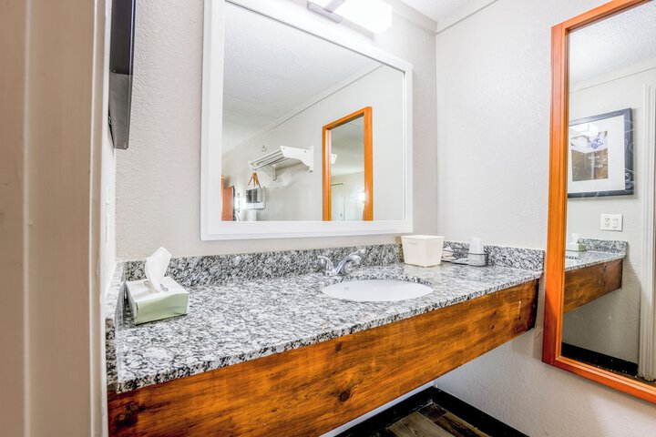Cozy Garden Inn by OYO Hwy 40 Richmond