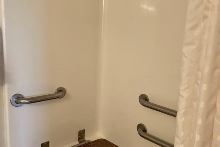 Room 17 of 33