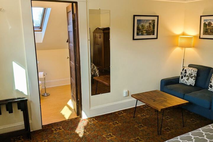 Room 27 of 44