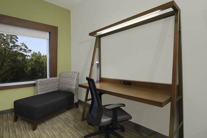 Room 17 of 40