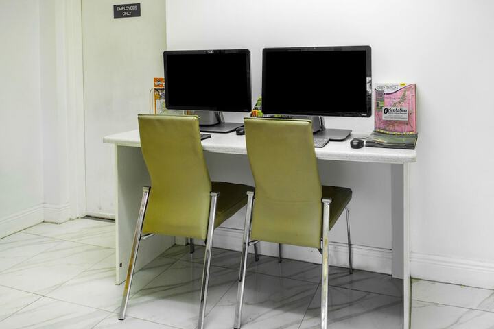 Business Center 37 of 38