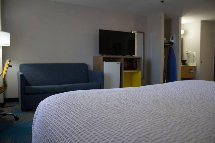 Days Inn by Wyndham Colby