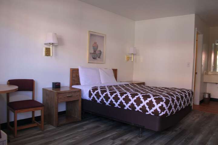 Room 16 of 44