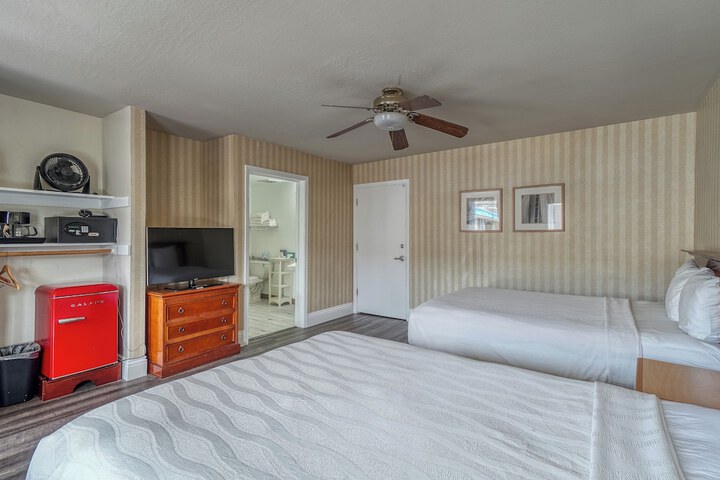 Room 21 of 143