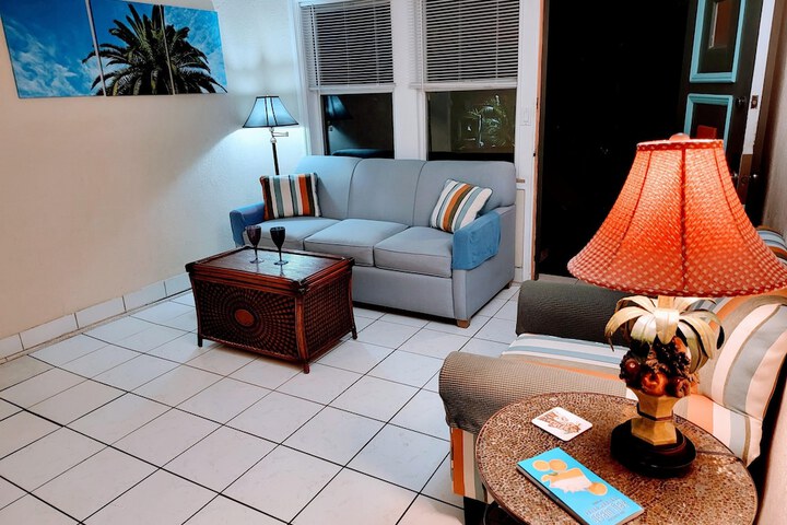 Lounge 61 of 69