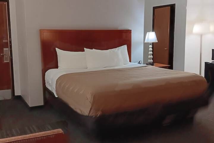 Room 28 of 34