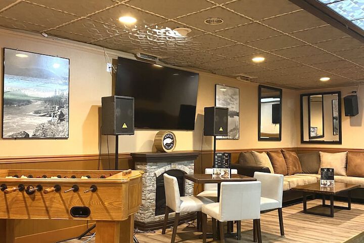 Lounge 57 of 58