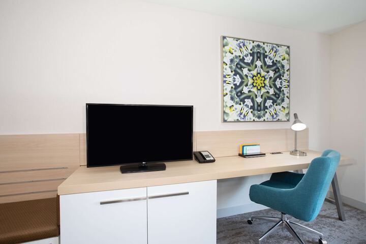 Room 12 of 32