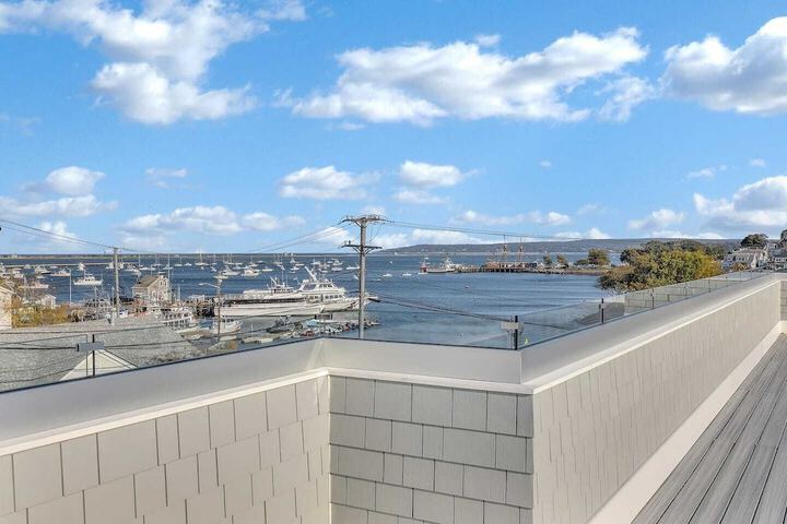 Harbourtown Suites