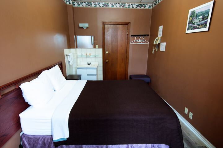 Room 10 of 36