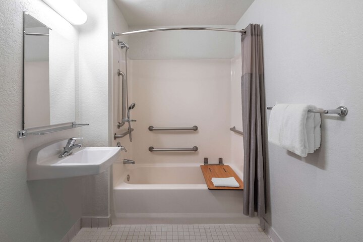 Room 15 of 25