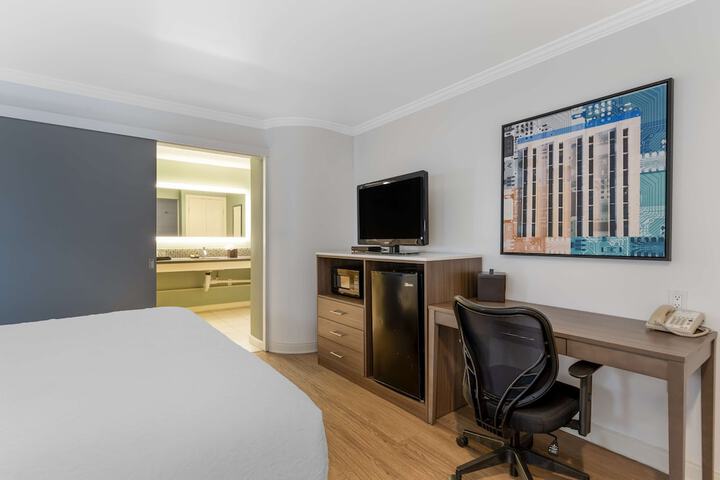 Room 12 of 36