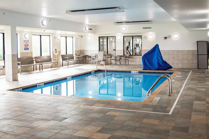 Holiday Inn Express and Suites Mason City by IHG