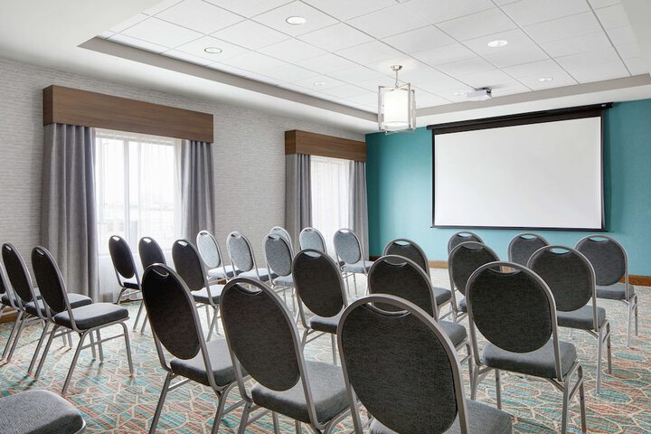Hampton Inn & Suites Chicago Waukegan