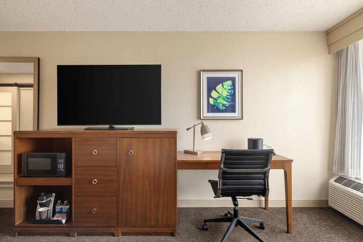 Doubletree by Hilton Fort Myers at Bell Tower Shops