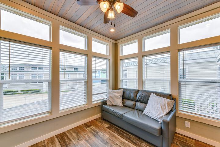 Lake Norman Getaway w / Pool Access + Kayaking!