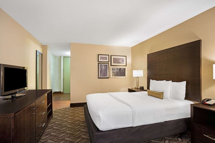 Room 13 of 28