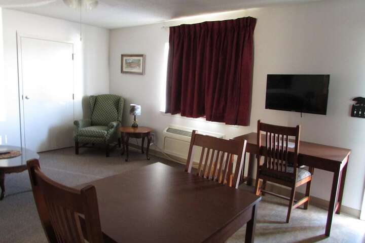 Douglas Inn & Suites