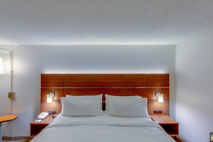 Room 9 of 27