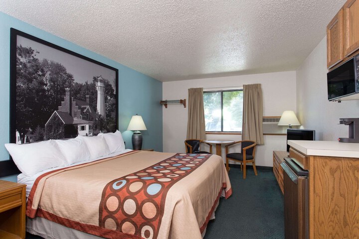 Room 8 of 14