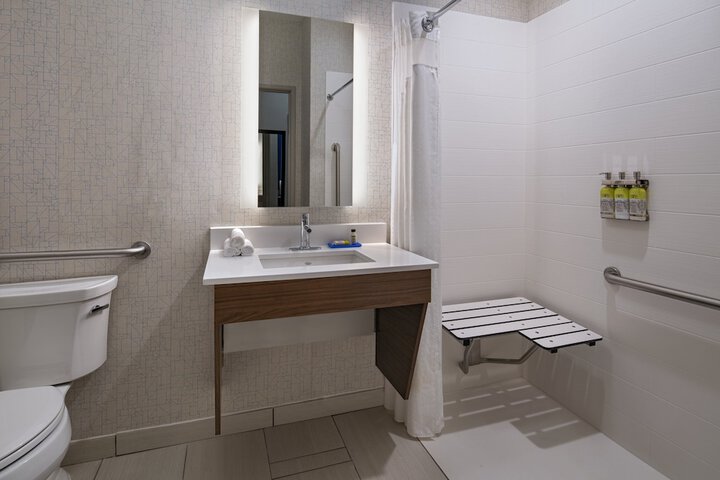 Room 16 of 28