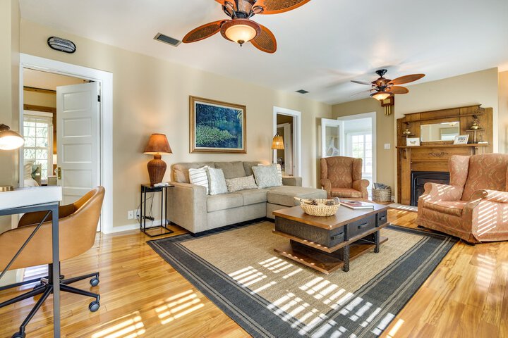 Lakefront Tavares Home w / Deck Patio & Dock!