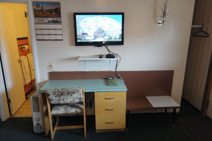 Room 12 of 32