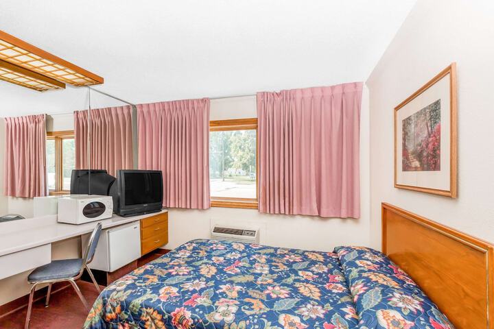 Room 10 of 18