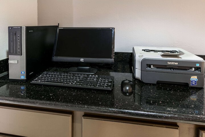 Business Center 31 of 32