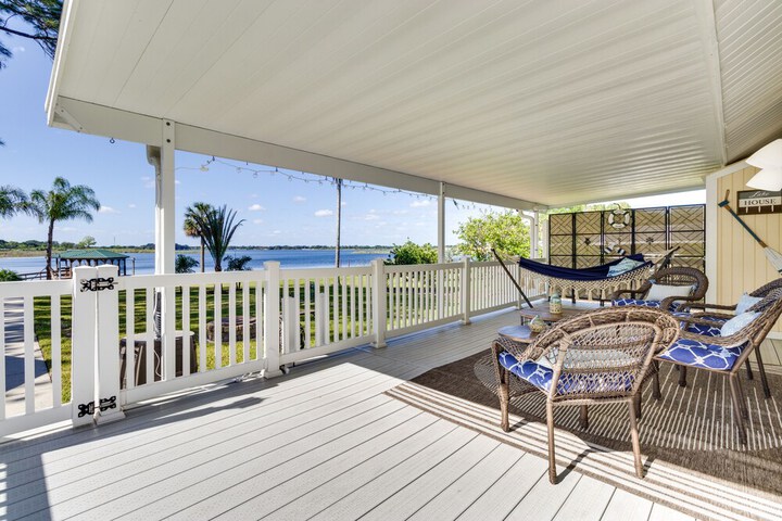 Lakefront Tavares Home w / Deck Patio & Dock!