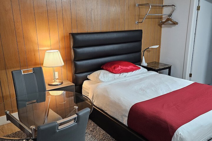 Room 28 of 33