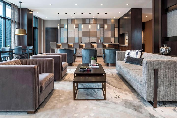 Lounge 52 of 65