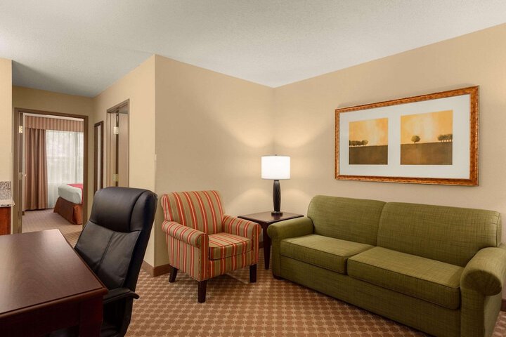 Room 11 of 28