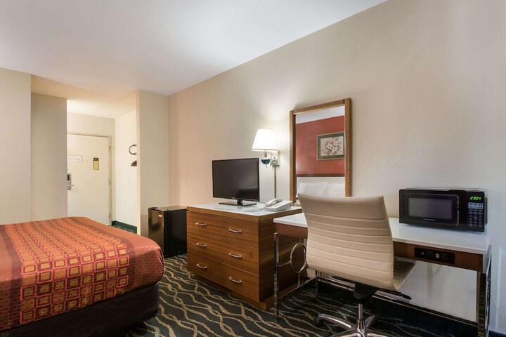 Room 17 of 47