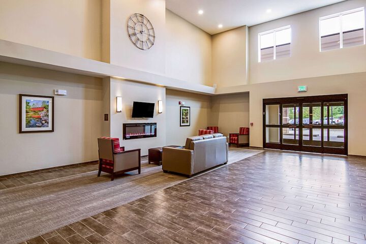 Comfort Suites Wooster near University Campus