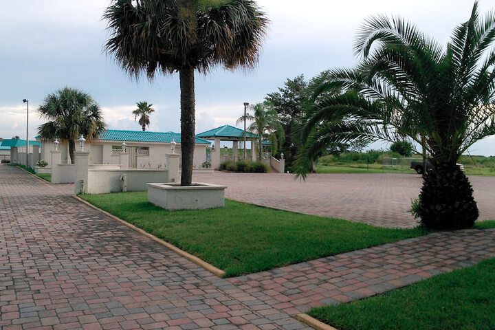 Lakeshore Resort and Marina