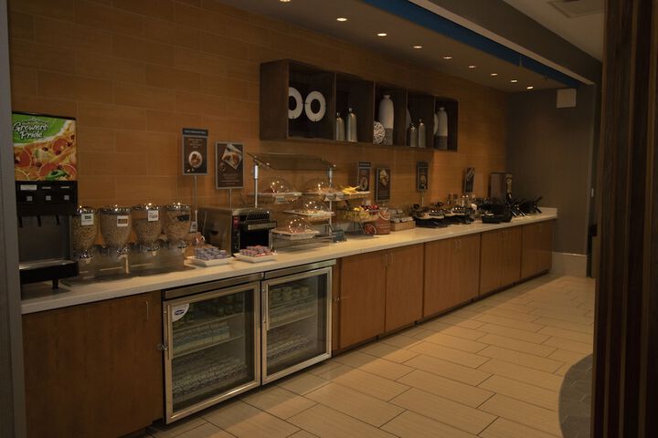 Breakfast/Coffee Service 27 of 35