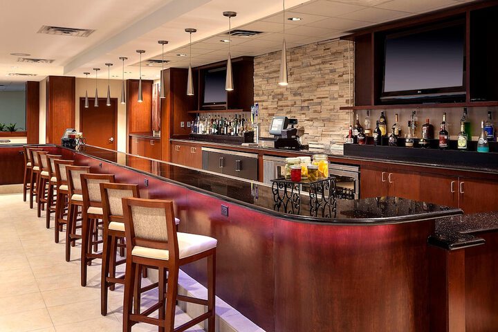 Lounge 43 of 49
